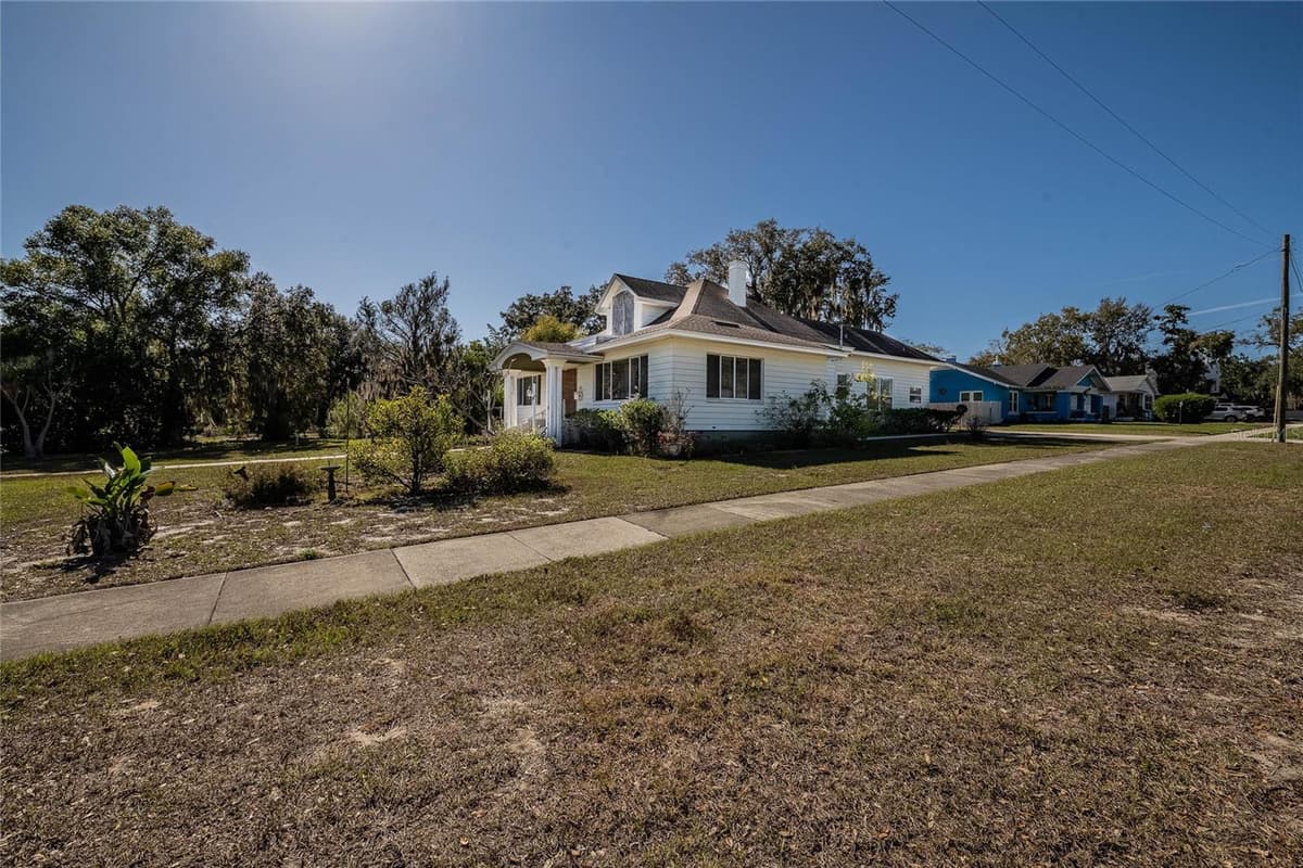 102 LAKESHORE BOULEVARD — photo 74 of 79