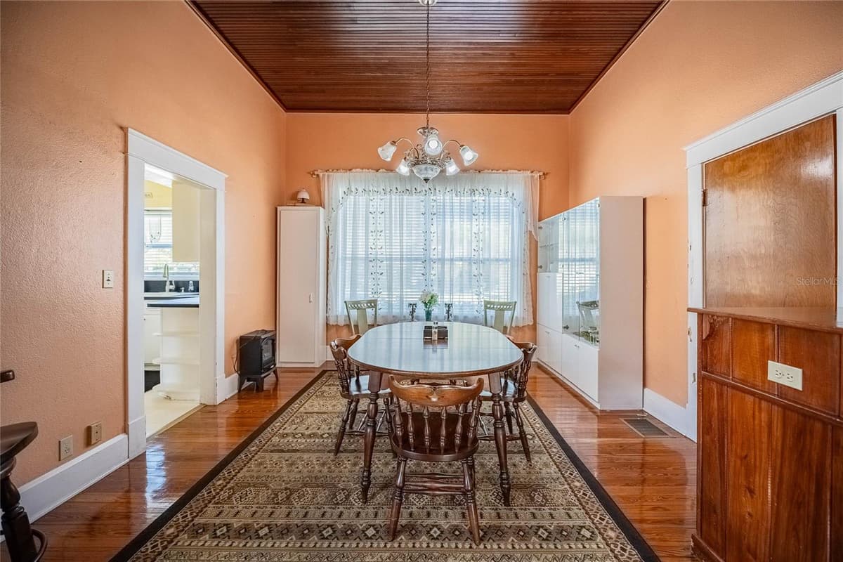 102 LAKESHORE BOULEVARD — photo 43 of 79