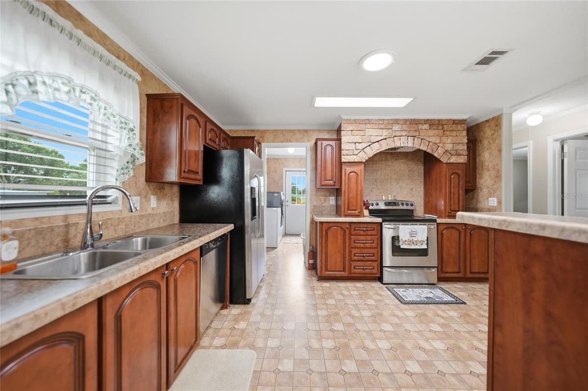 11354 SOUTH HOG BAY AVENUE — photo 13 of 62