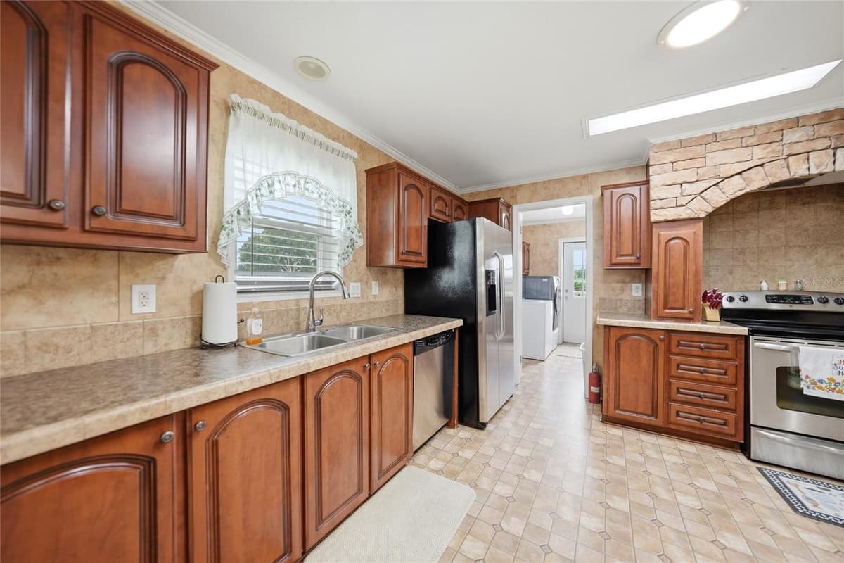 11354 SOUTH HOG BAY AVENUE — photo 14 of 62