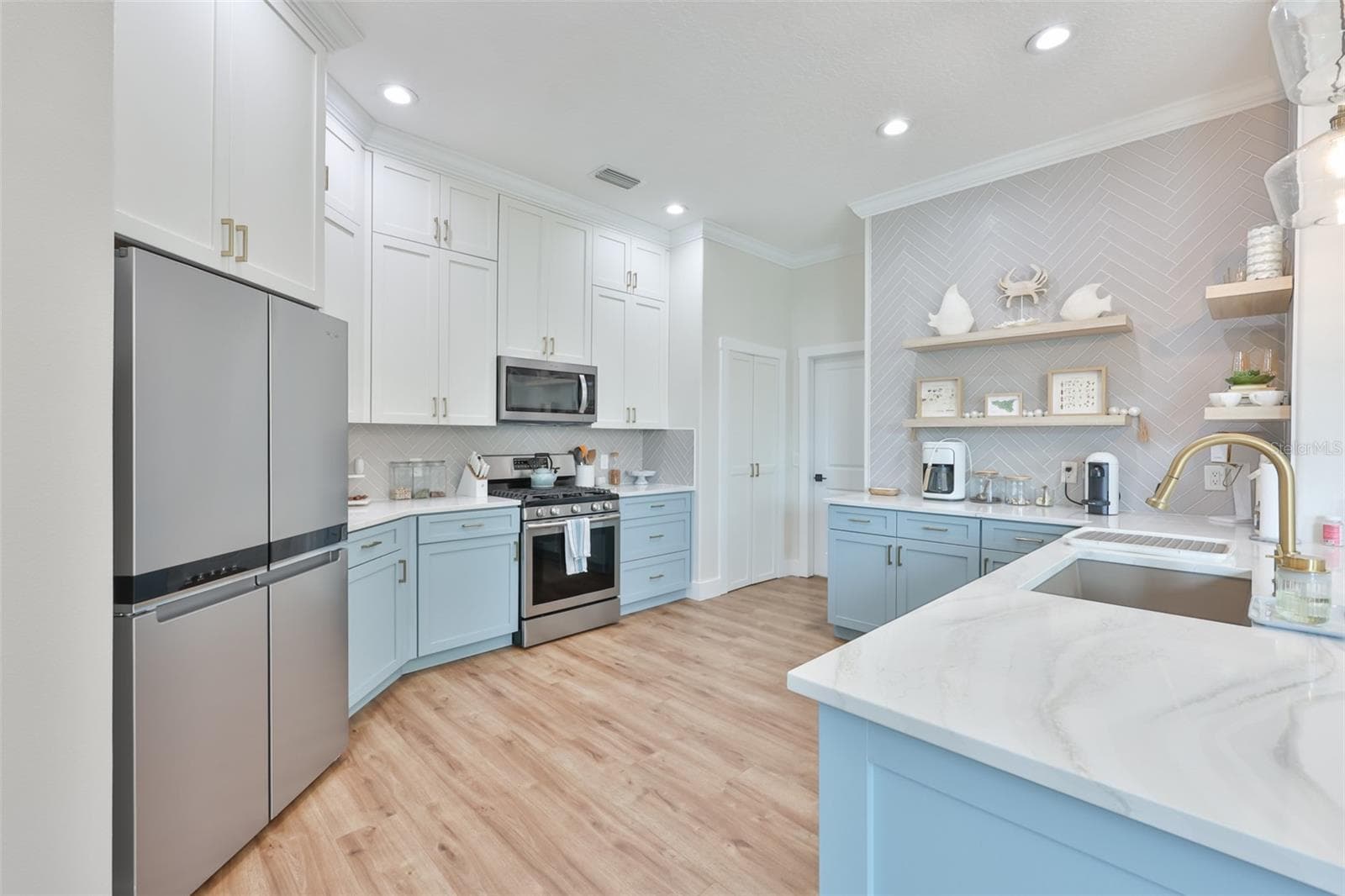 404 ISLEBAY DRIVE — photo 29 of 60