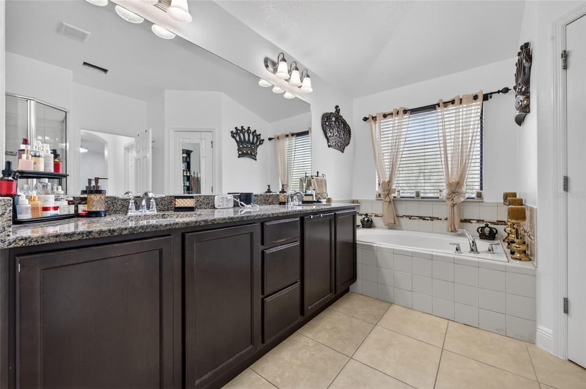 1801 WATERSIDE OAKS DRIVE — photo 16 of 44