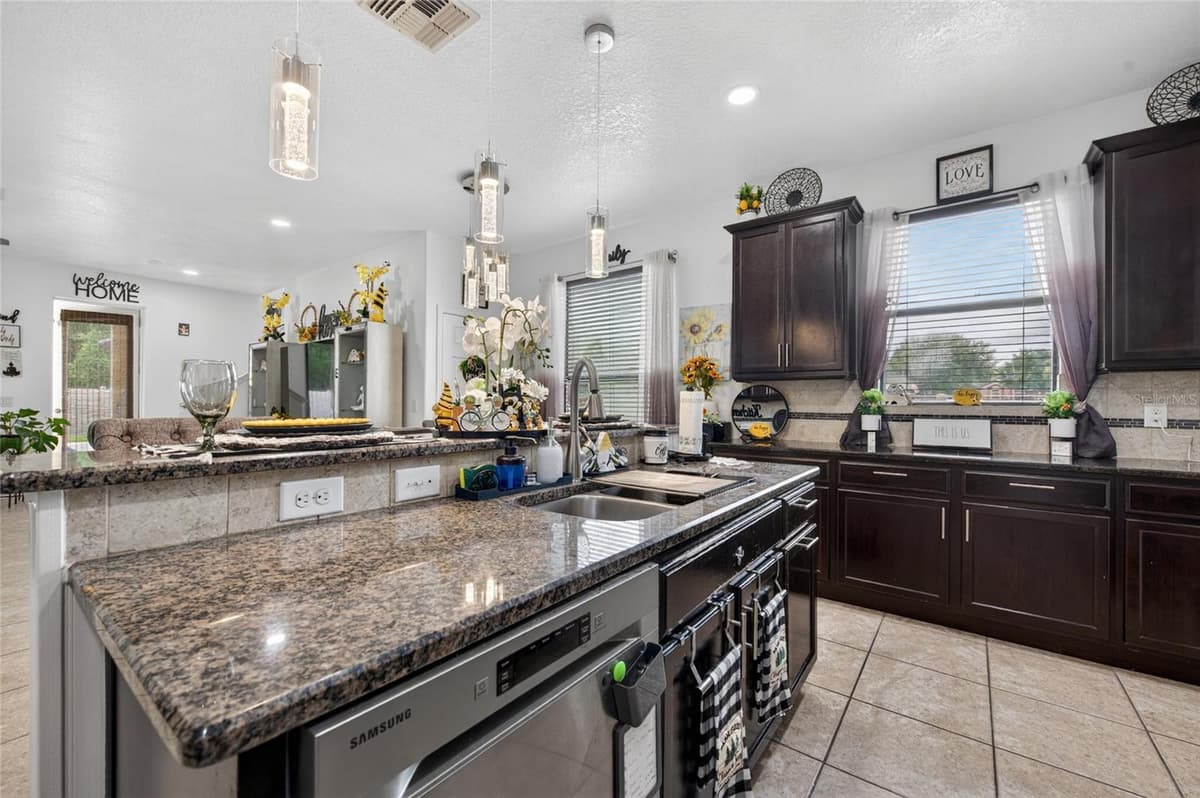 1801 WATERSIDE OAKS DRIVE — photo 10 of 44