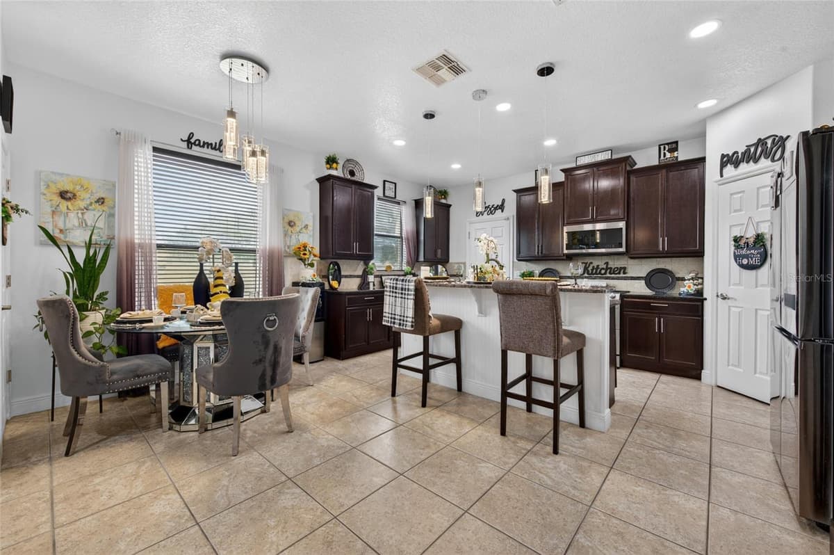 1801 WATERSIDE OAKS DRIVE — photo 8 of 44