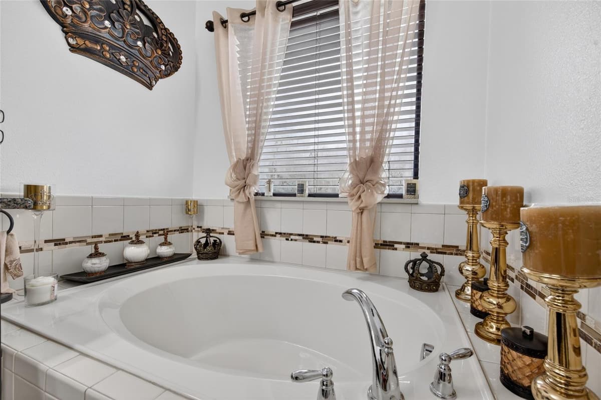 1801 WATERSIDE OAKS DRIVE — photo 17 of 44