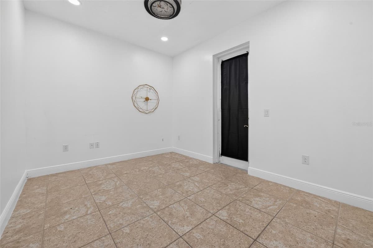 1801 WATERSIDE OAKS DRIVE — photo 30 of 44