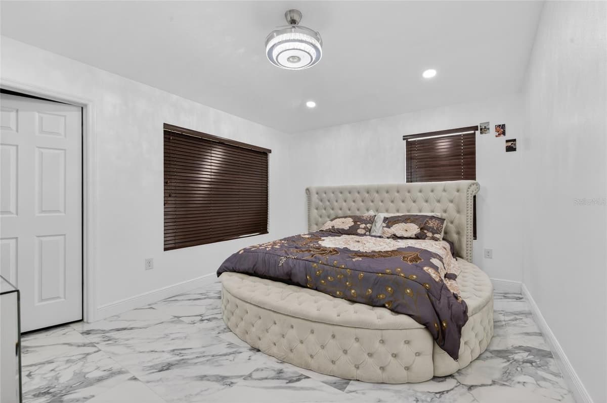 1801 WATERSIDE OAKS DRIVE — photo 15 of 44