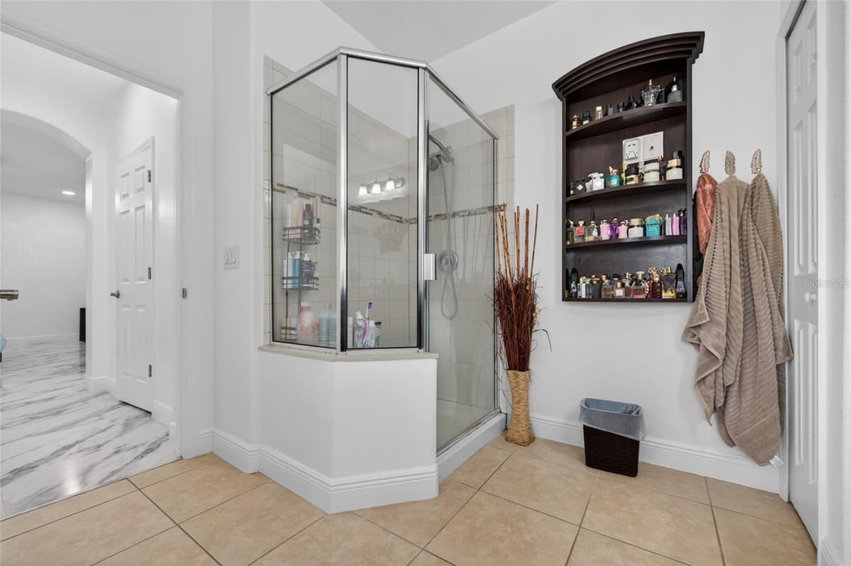 1801 WATERSIDE OAKS DRIVE — photo 18 of 44