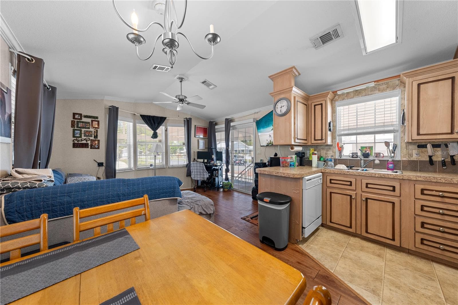 34 FAIRVIEW DRIVE — photo 17 of 38