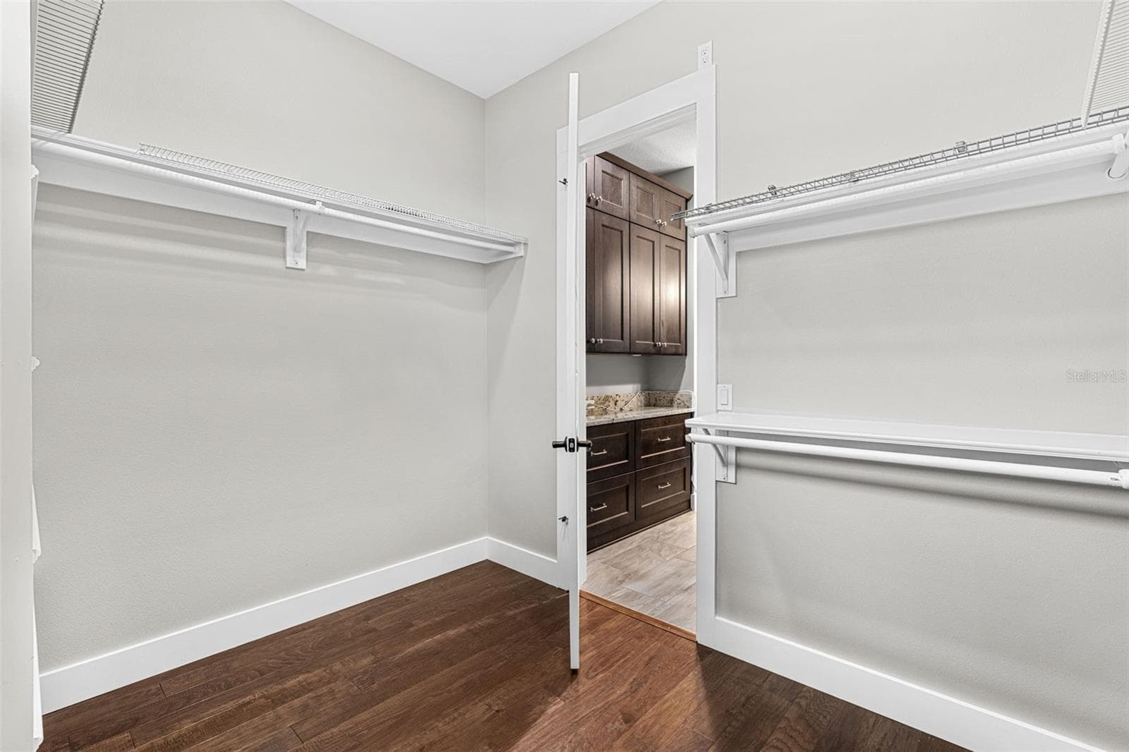 437 CAPEN AVENUE — photo 26 of 36