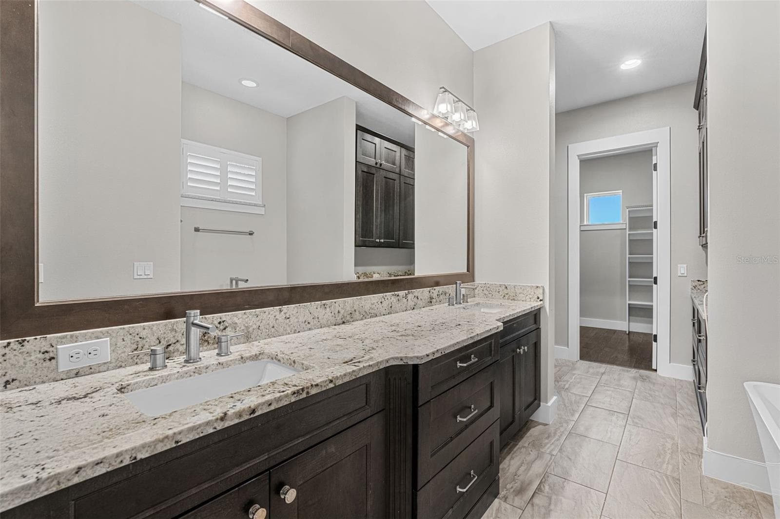 437 CAPEN AVENUE — photo 23 of 36