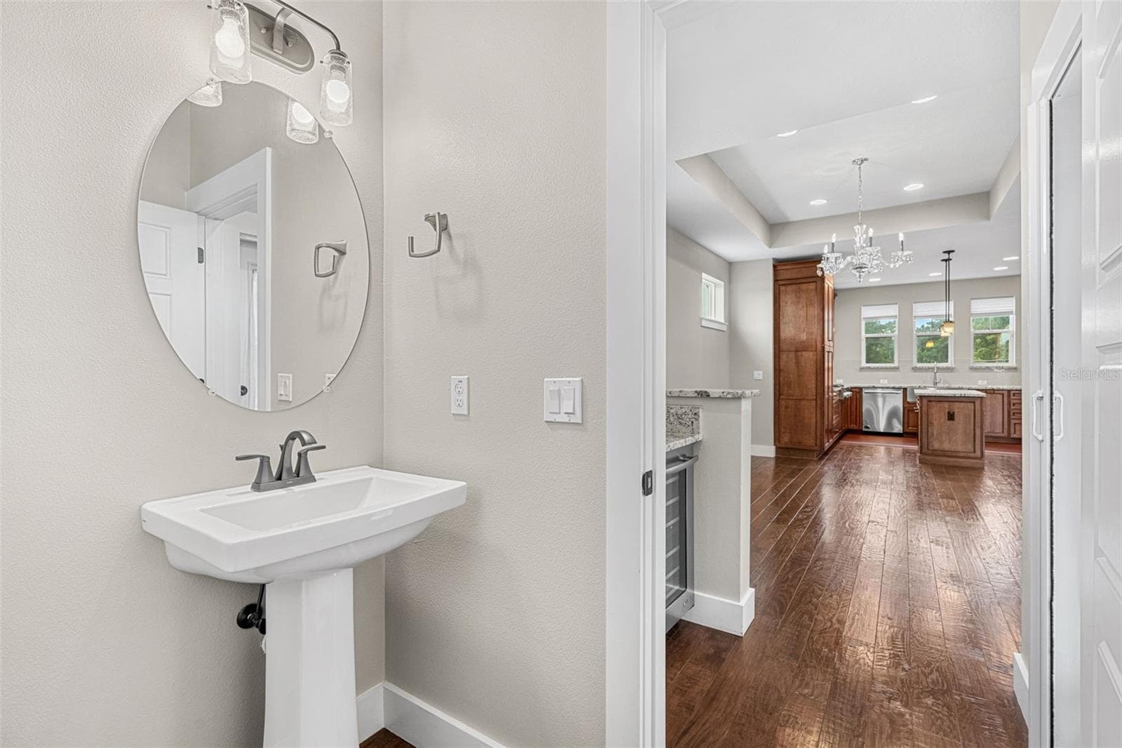 437 CAPEN AVENUE — photo 18 of 36