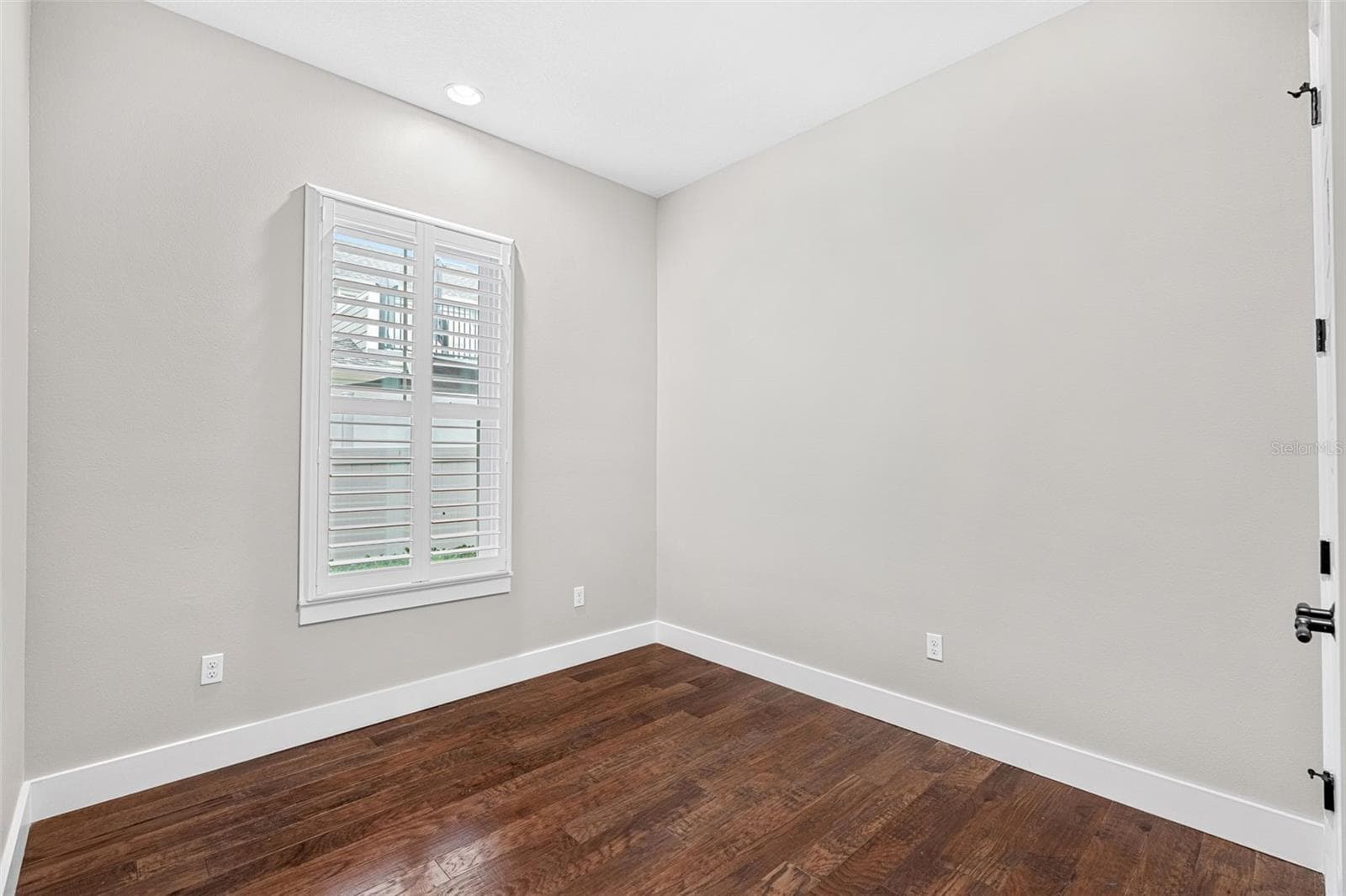 437 CAPEN AVENUE — photo 31 of 36