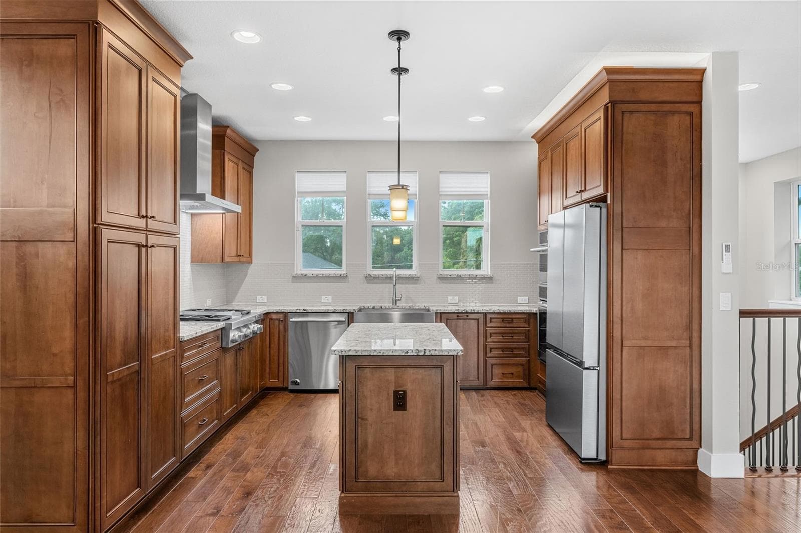 437 CAPEN AVENUE — photo 12 of 36
