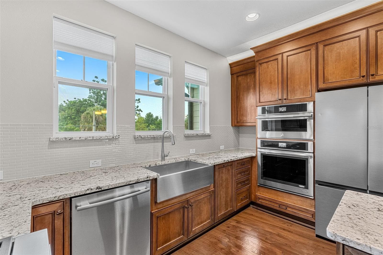437 CAPEN AVENUE — photo 14 of 36