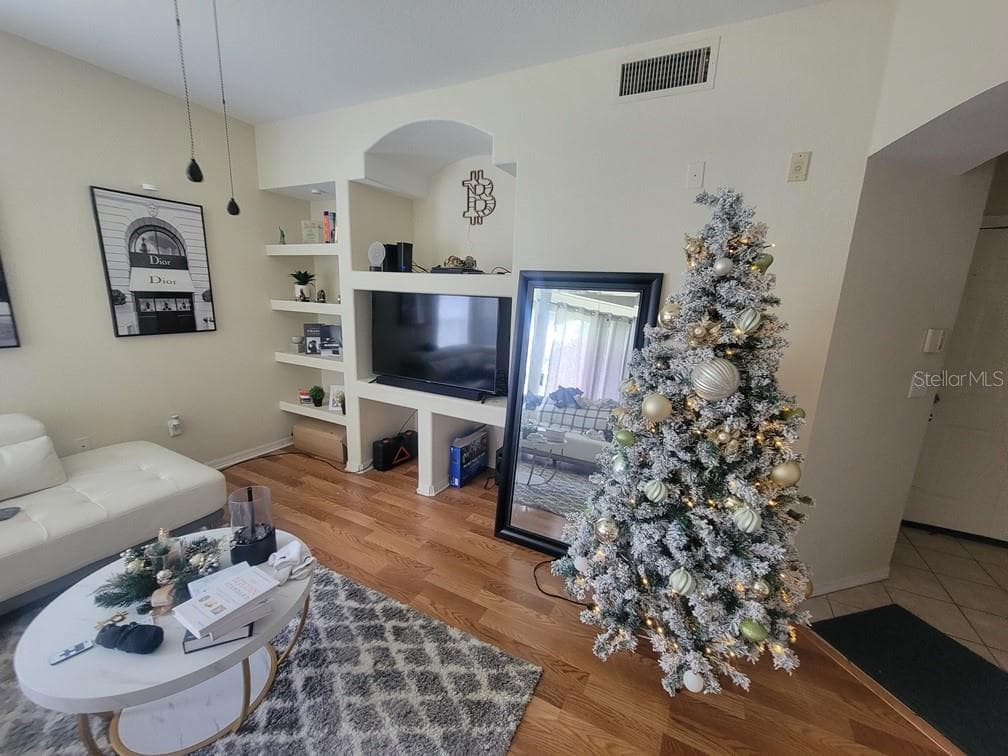 8413 LUCUYA WAY — photo 4 of 15
