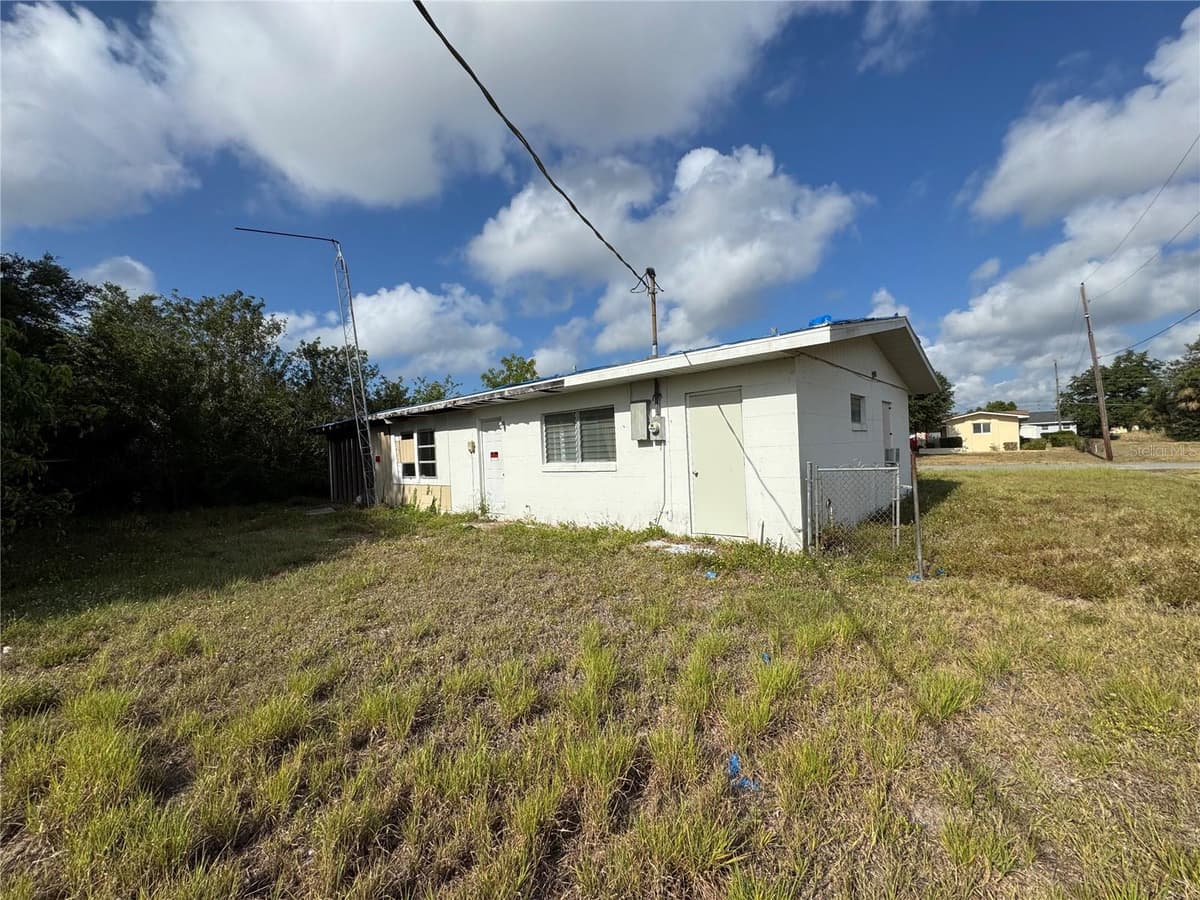 325 TIMBRUCE LANE — photo 3 of 4