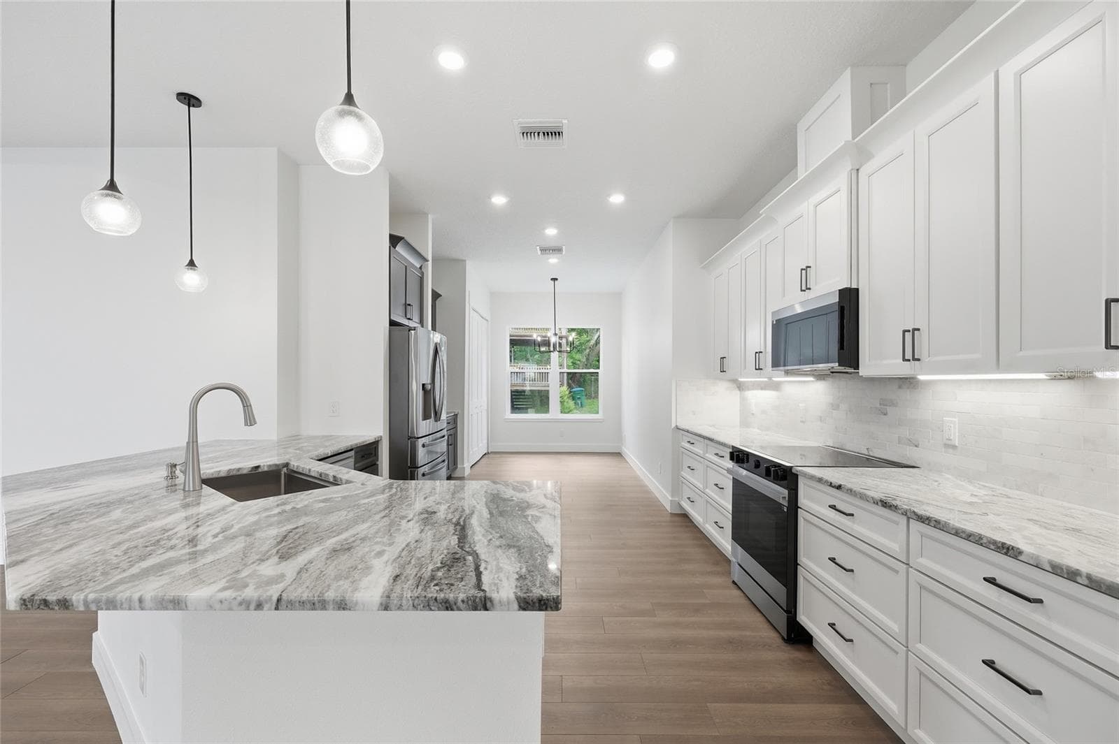 17540 THIRD STREET — photo 9 of 37