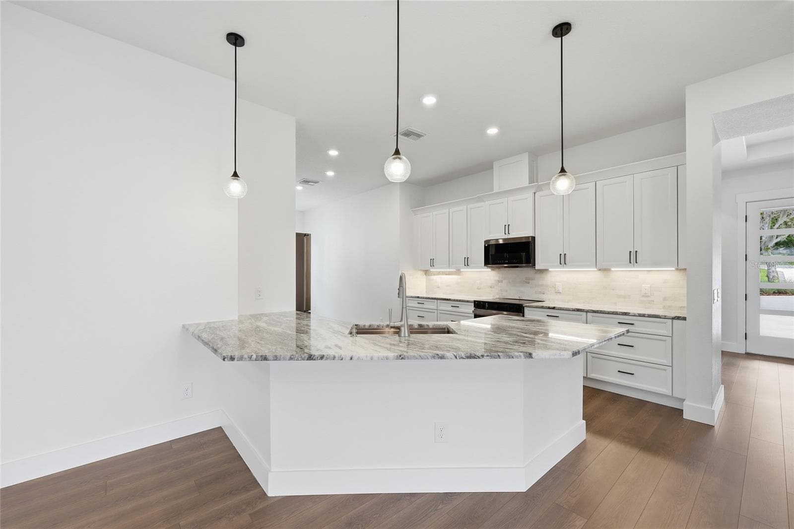 17540 THIRD STREET — photo 11 of 37