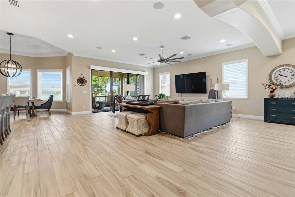 7966 WYNDHAM DRIVE — photo 8 of 43