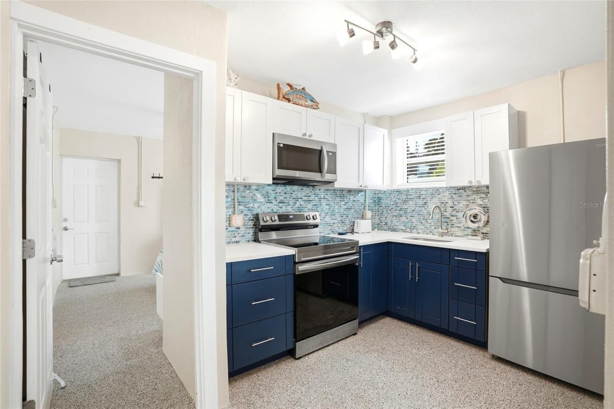 14135 PALM STREET — photo 20 of 60
