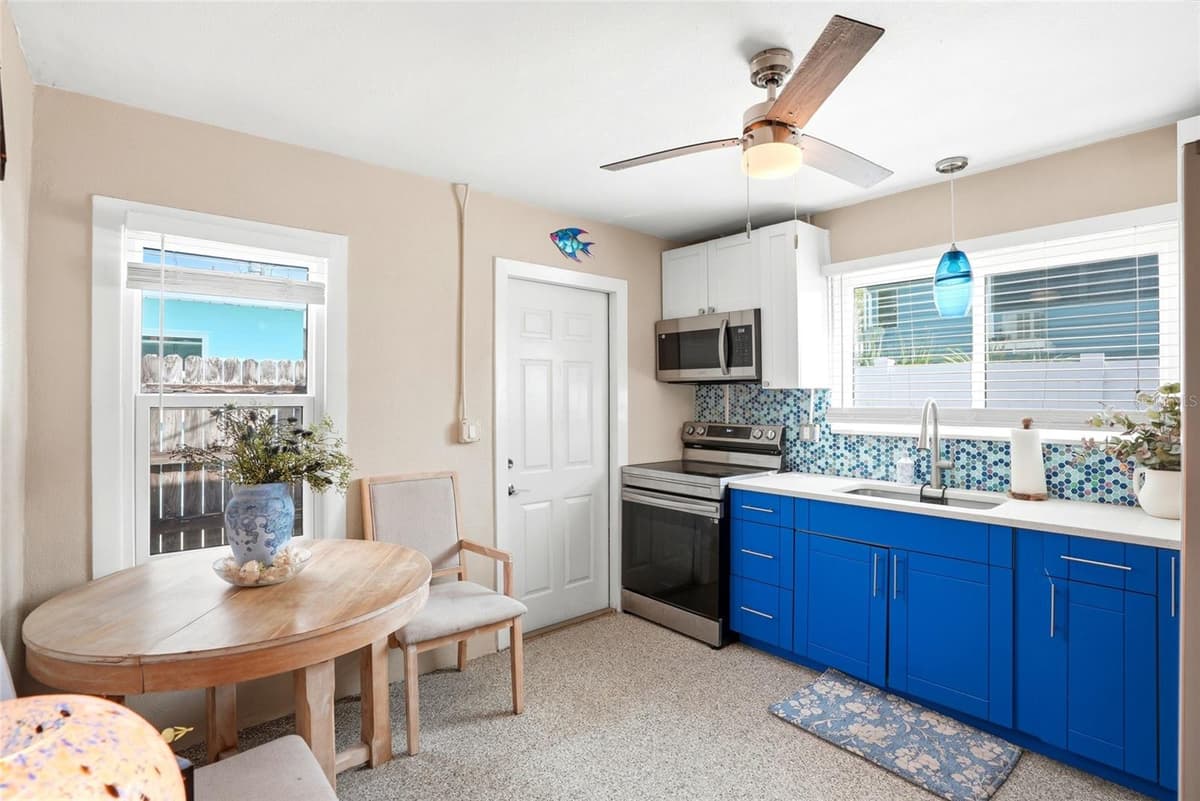 14135 PALM STREET — photo 12 of 60