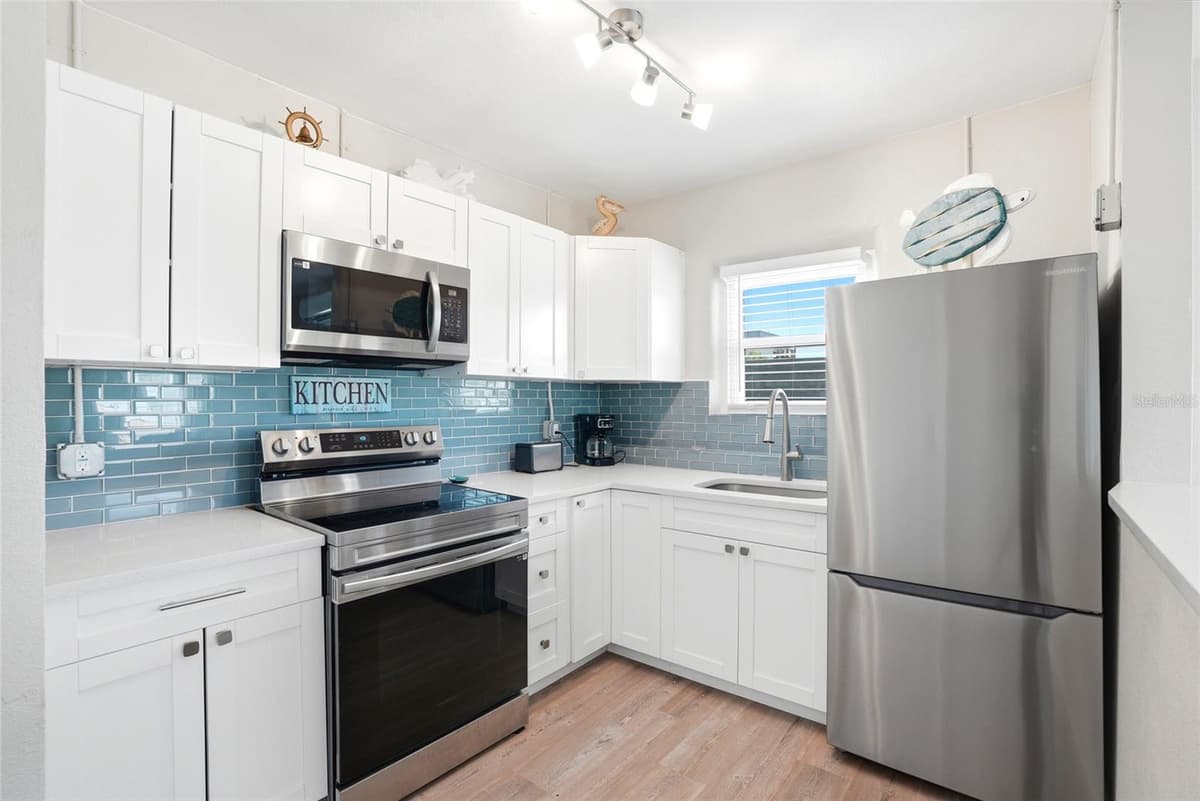 14135 PALM STREET — photo 32 of 60