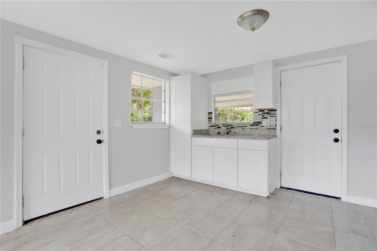 255 HOOKER STREET — photo 10 of 34