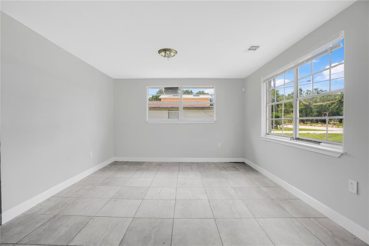 255 HOOKER STREET — photo 4 of 34
