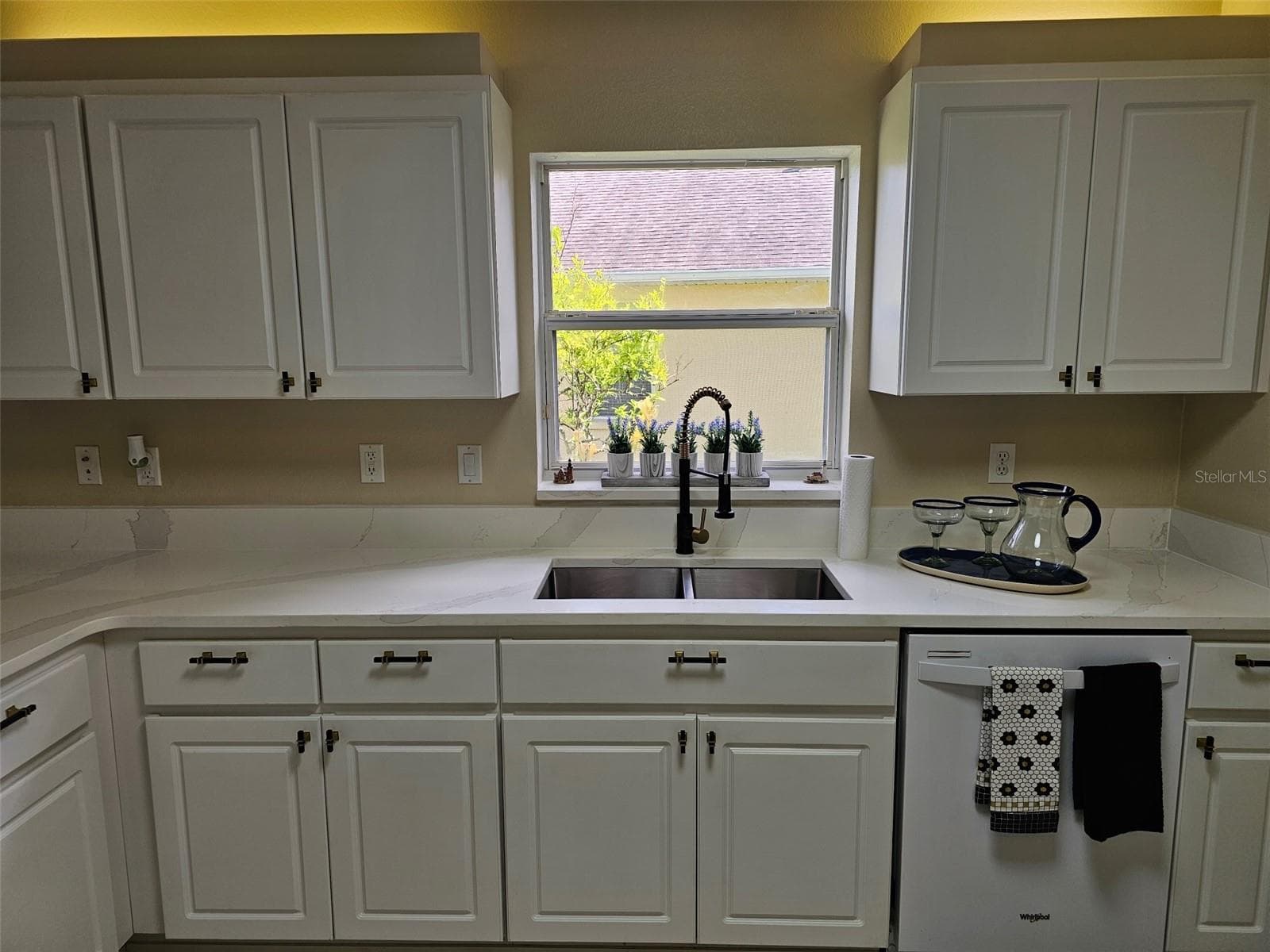5351 AURORA DRIVE — photo 10 of 51