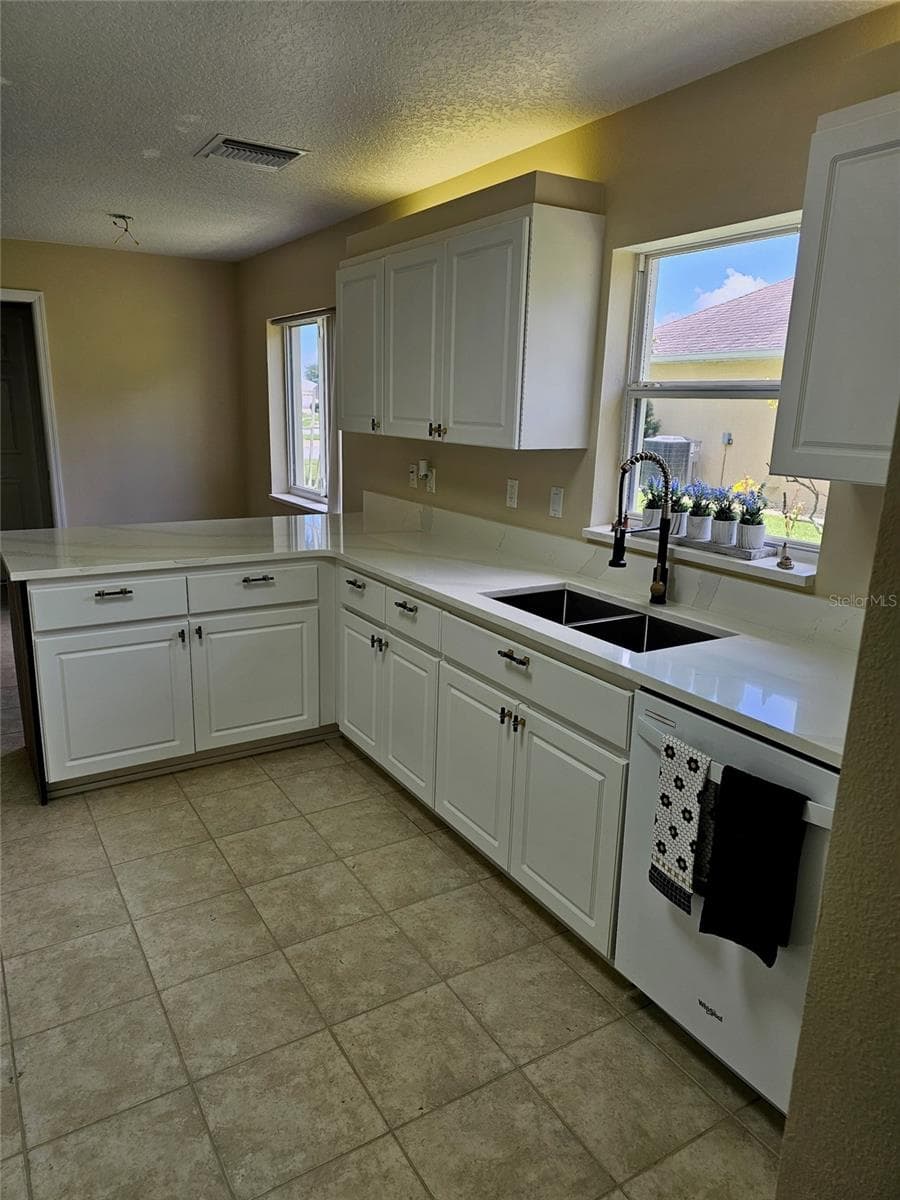 5351 AURORA DRIVE — photo 18 of 51
