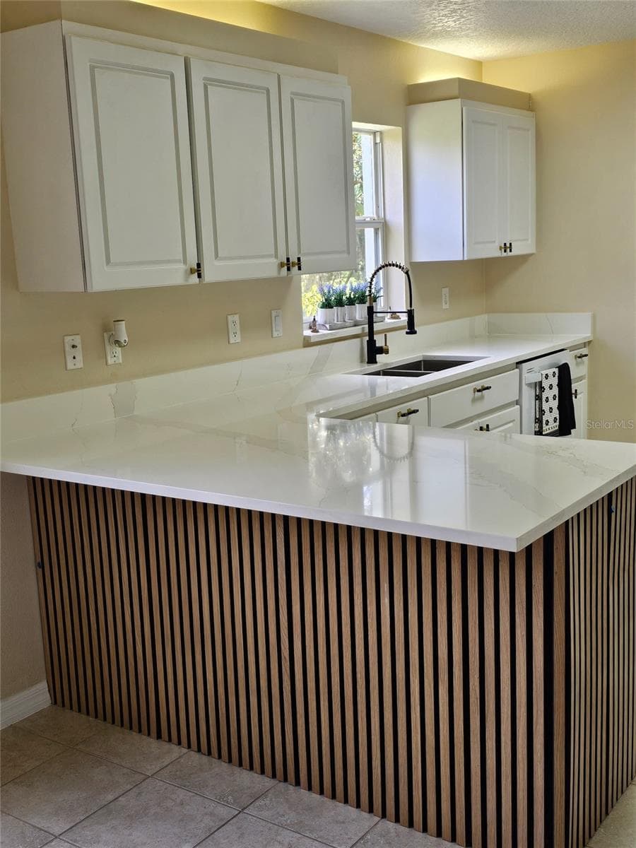 5351 AURORA DRIVE — photo 13 of 51