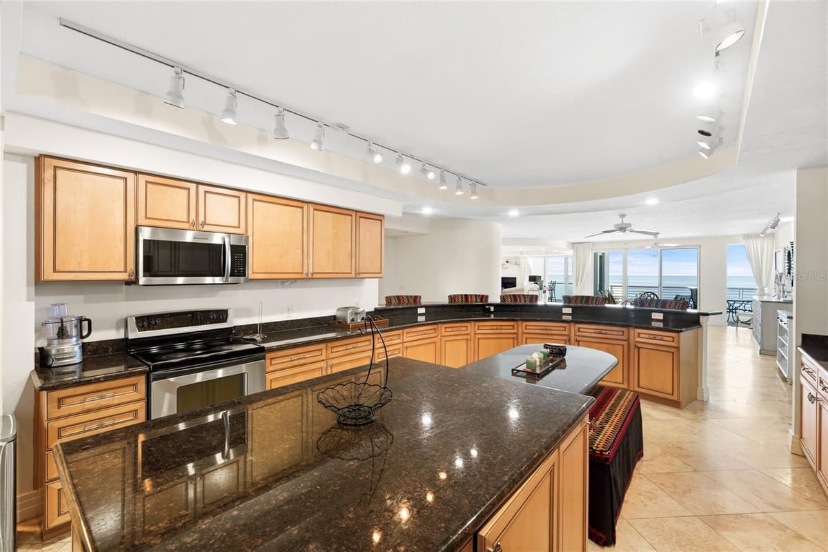 1350 GULF BOULEVARD — photo 5 of 37