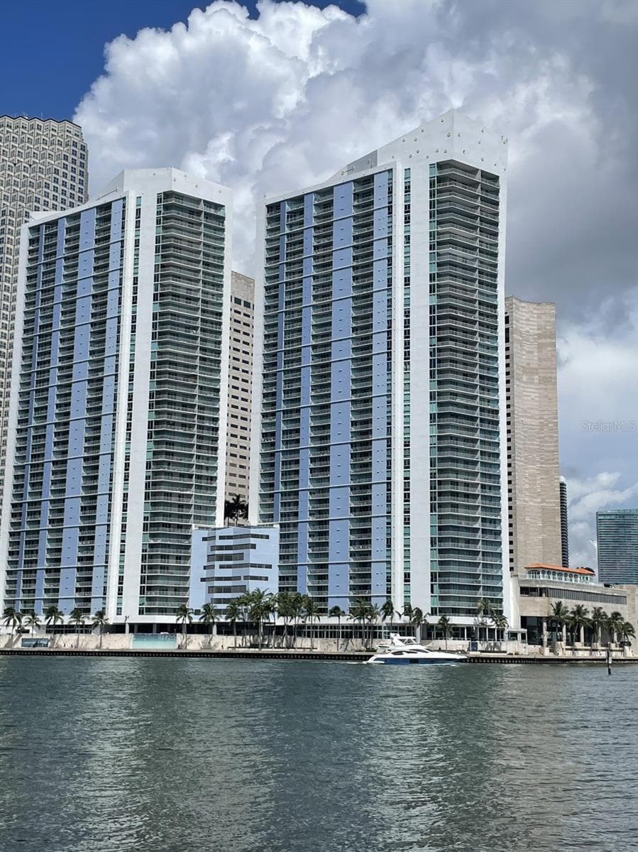 335 BISCAYNE BOULEVARD — photo 1 of 18