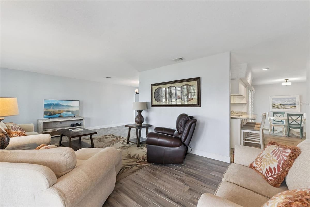 106 ANCHOR DRIVE — photo 11 of 52