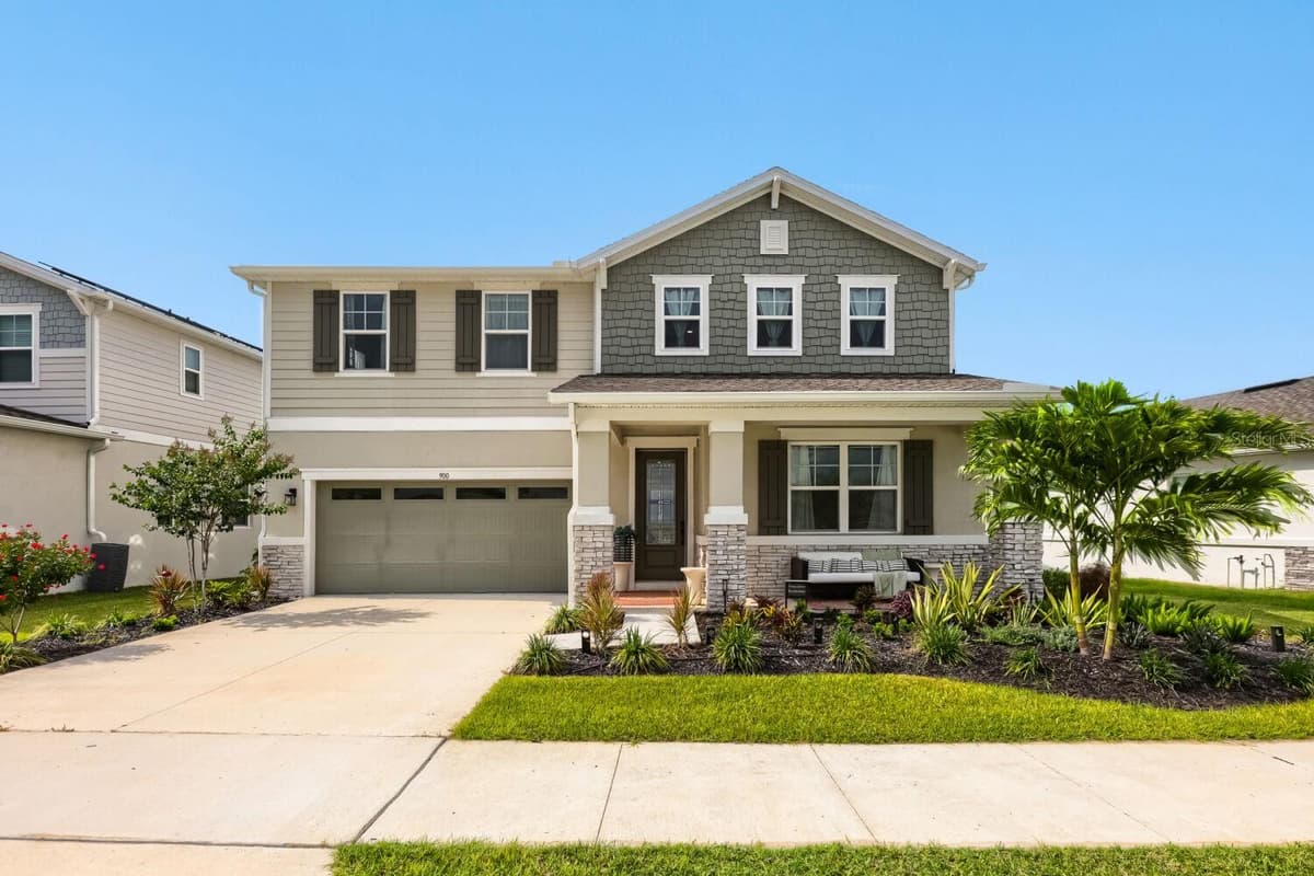 900 GRIFFON AVENUE — photo 1 of 39