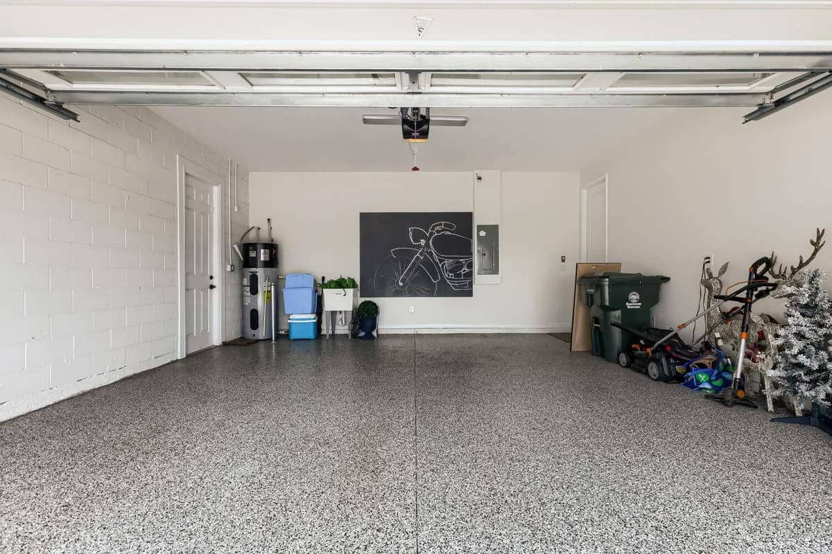 900 GRIFFON AVENUE — photo 31 of 39