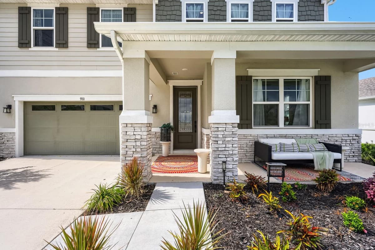 900 GRIFFON AVENUE — photo 3 of 39