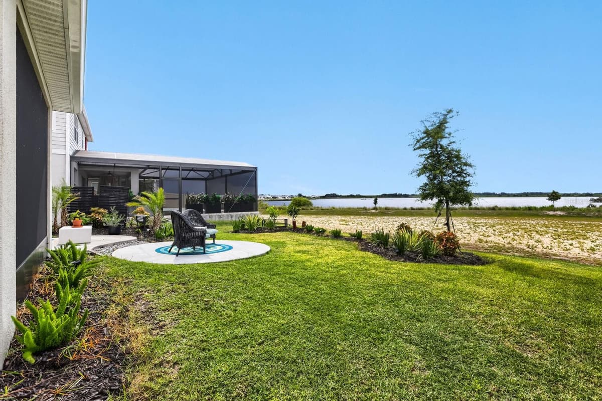 900 GRIFFON AVENUE — photo 36 of 39