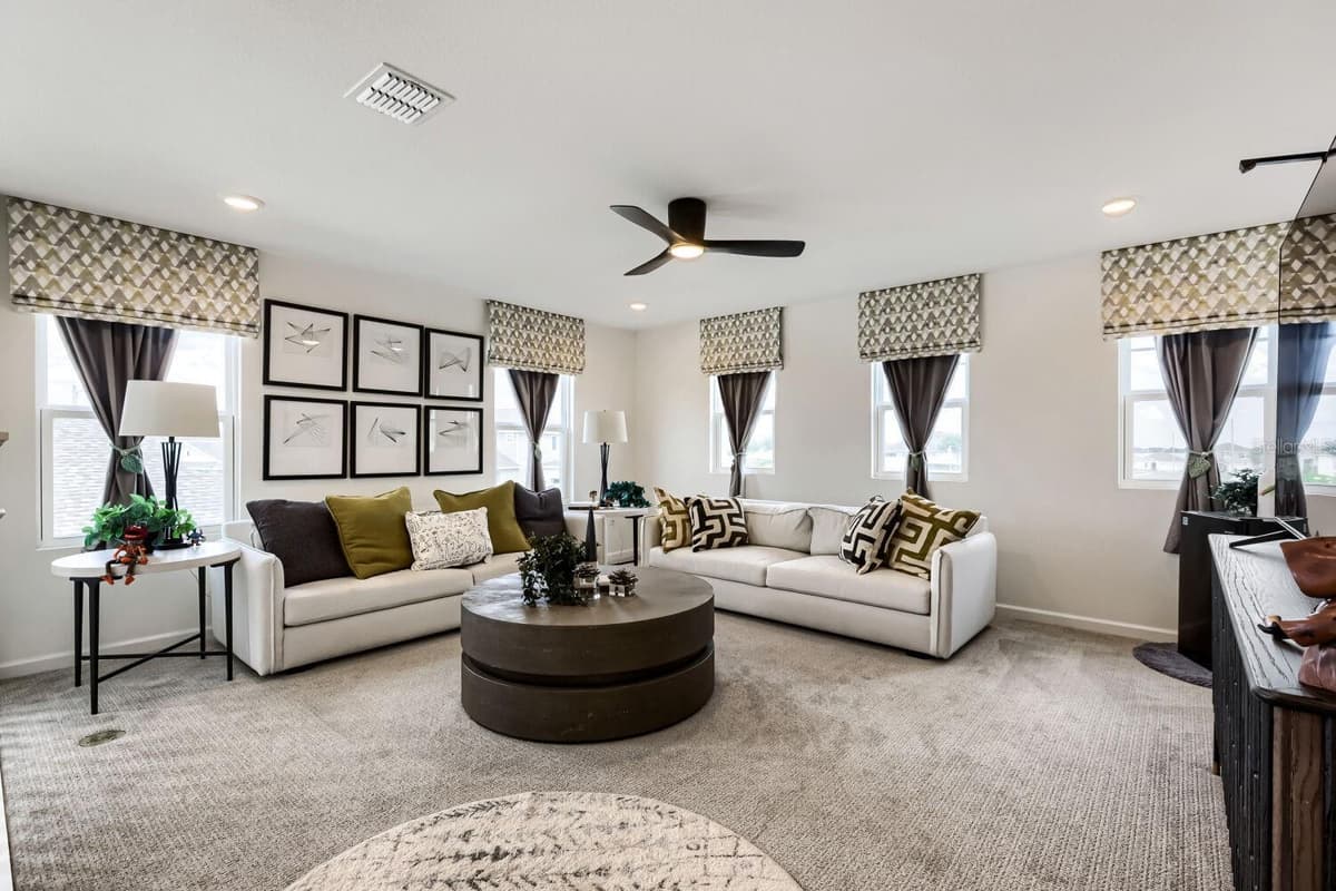 900 GRIFFON AVENUE — photo 8 of 39