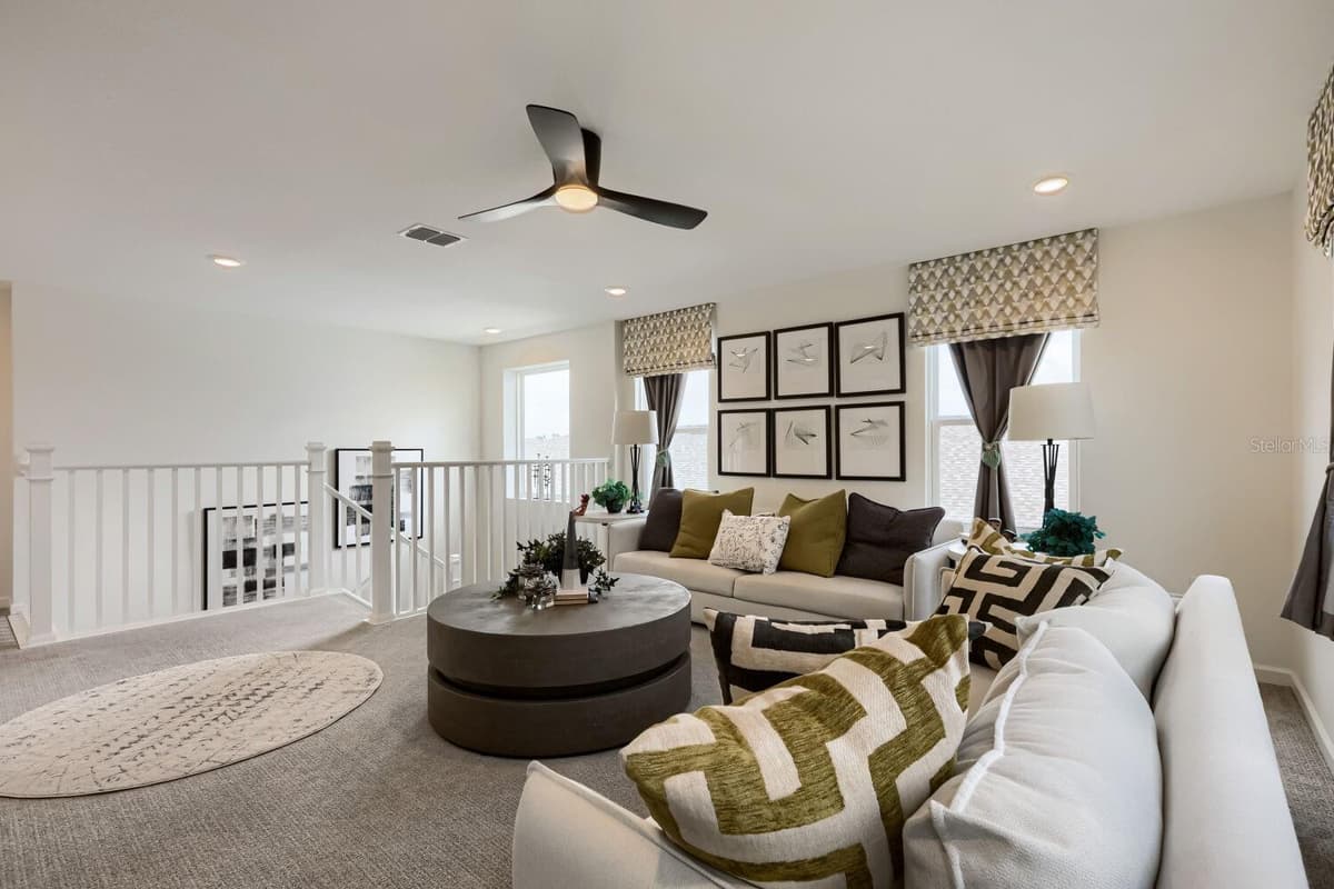 900 GRIFFON AVENUE — photo 9 of 39