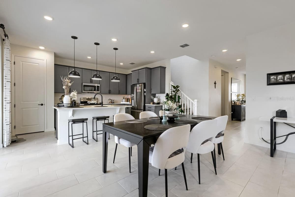 900 GRIFFON AVENUE — photo 14 of 39