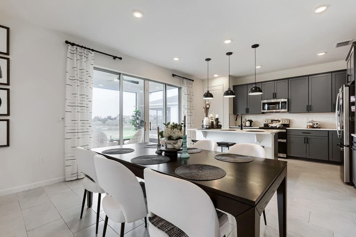 900 GRIFFON AVENUE — photo 13 of 39