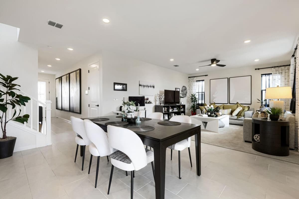 900 GRIFFON AVENUE — photo 15 of 39