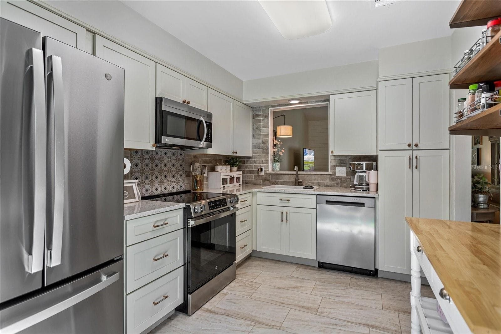 378 WINCHESTER PLACE — photo 9 of 43
