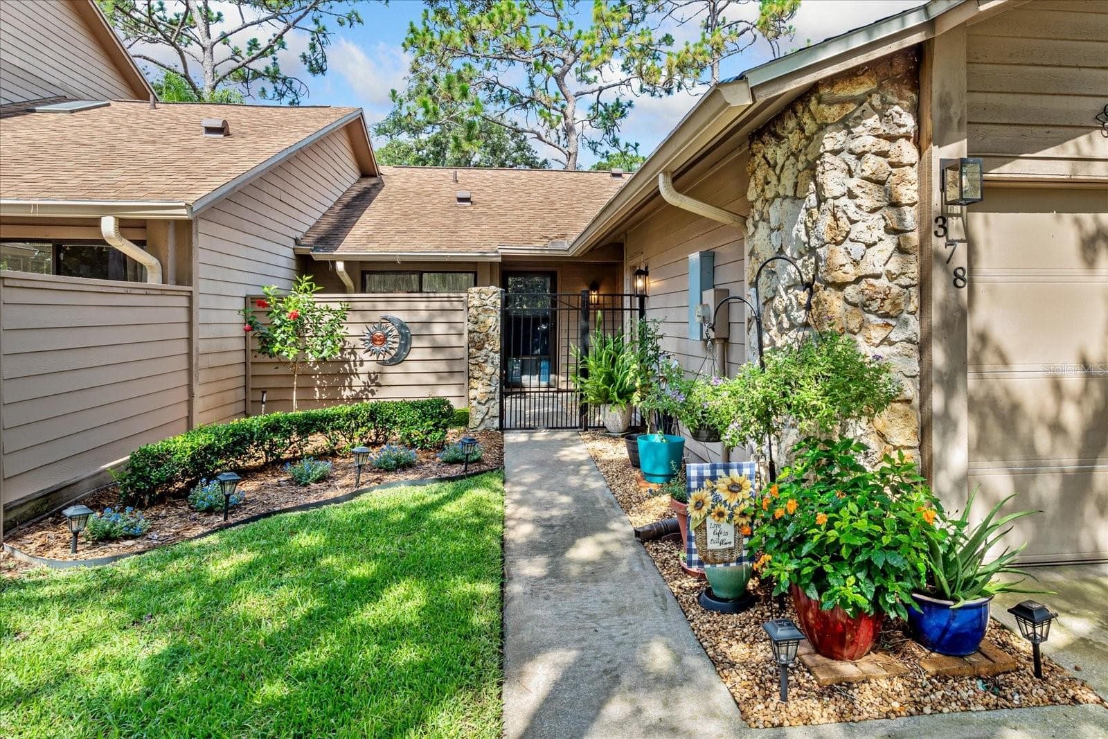 378 WINCHESTER PLACE — photo 3 of 43