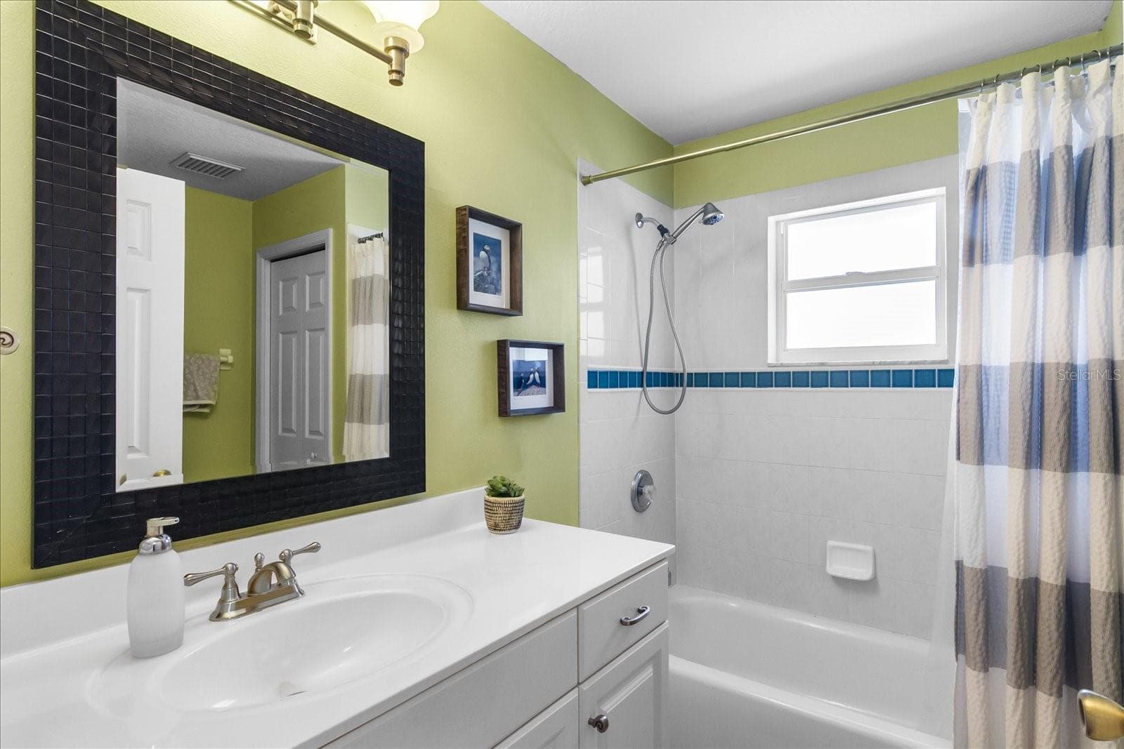 756 BAFFIN DRIVE — photo 35 of 45