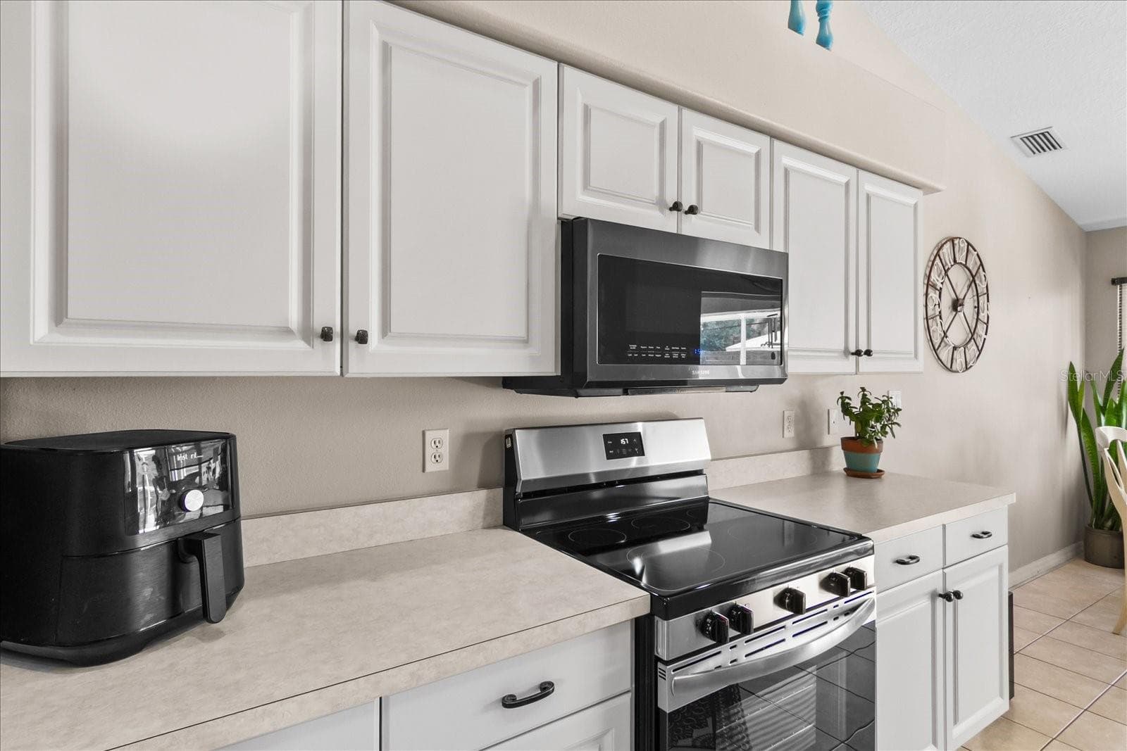 756 BAFFIN DRIVE — photo 16 of 45