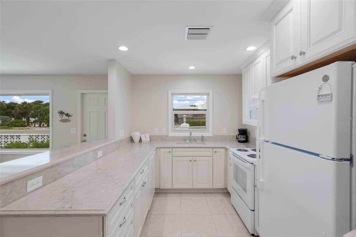 320 GULF BOULEVARD — photo 11 of 22