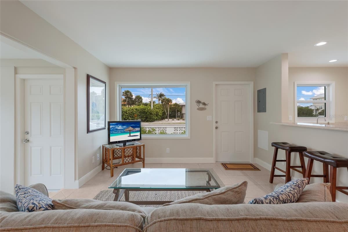 320 GULF BOULEVARD — photo 3 of 22